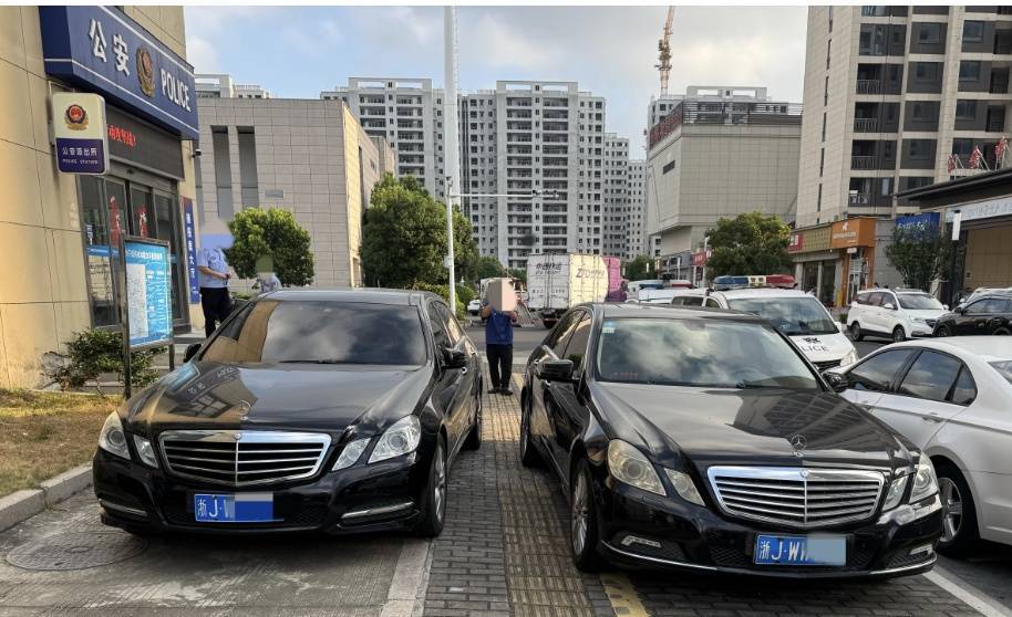 浙江街头惊现两辆“一模一样”的车！民警一查<strong></p>
<p>以太坊私链</strong>，不简单，当场扣车