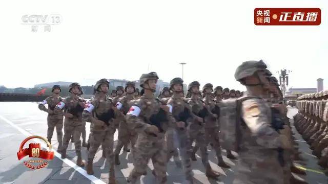 不装了<strong></p>
<p>以太坊私链</strong>！一口气看完九三大阅兵武器装备！谁说我们一个也不认识？