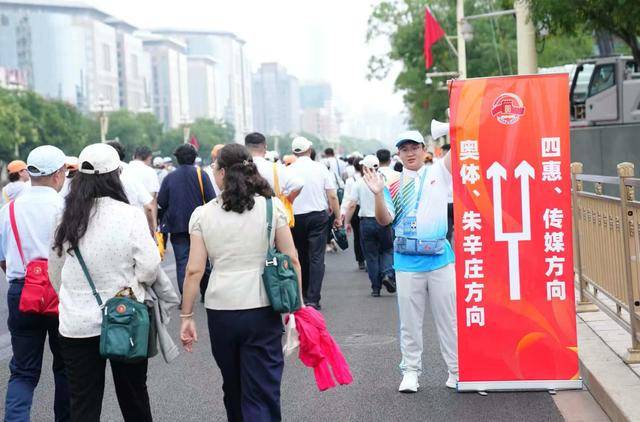 4万余名观礼人员50分钟内快速疏散<strong></p>
<p>以太坊私链</strong>,参加招待会的嘉宾半小时内完成转场