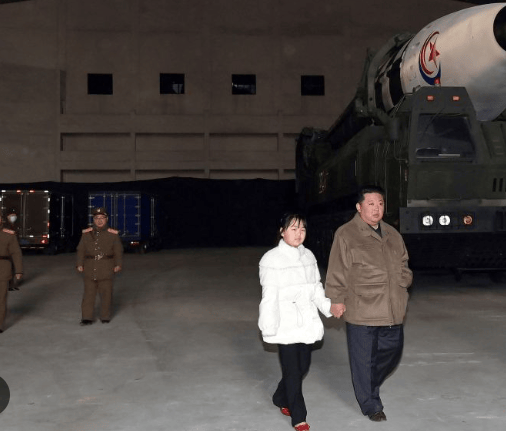 金正恩女儿首登国际舞台<strong></p>
<p>以太坊平台</strong>，引爆接班传闻！英国首相被架空，工党内斗成全武行…