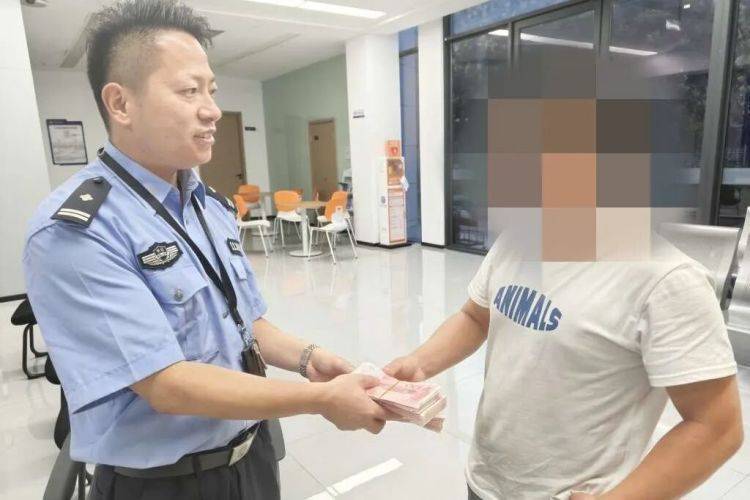 路边发现可疑包裹<strong></p>
<p>以太坊教程</strong>，一男子鬼鬼祟祟……民警打开后惊呆了