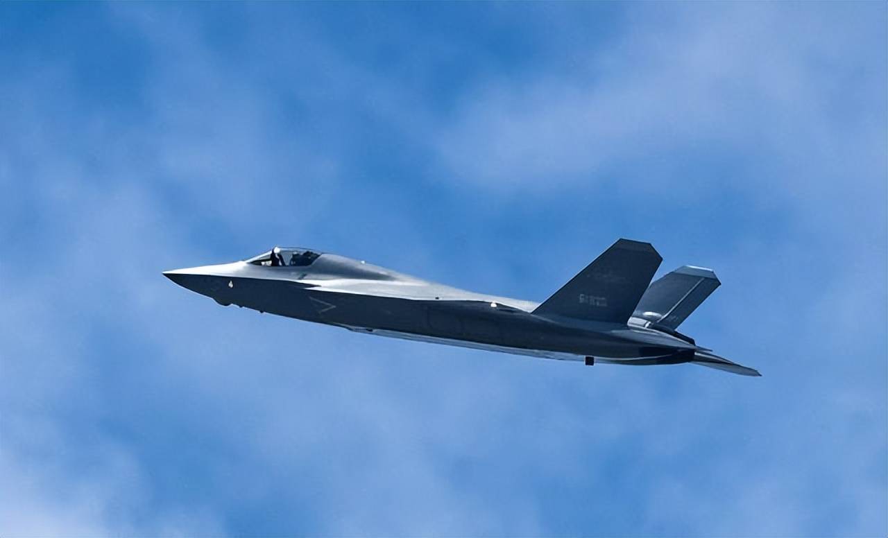 歼-35弹舱细节公开:6枚霹雳-15只是前菜<strong></p>
<p>以太坊教程</strong>,真正的王牌是神秘弹药