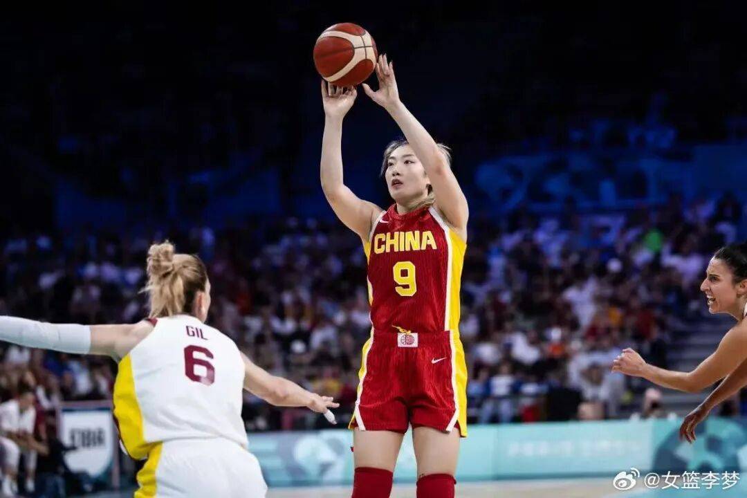 1米82的李梦与詹姆斯拥抱<strong></p>
<p>以太坊教程</strong>,两人合做经典动作!网友:这波追星太成功