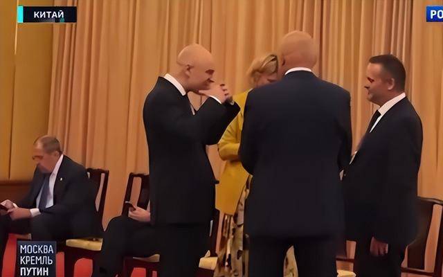 在普京下榻住所<strong></p>
<p>以太坊教程</strong>，拉夫罗夫询问“拉布布在哪”