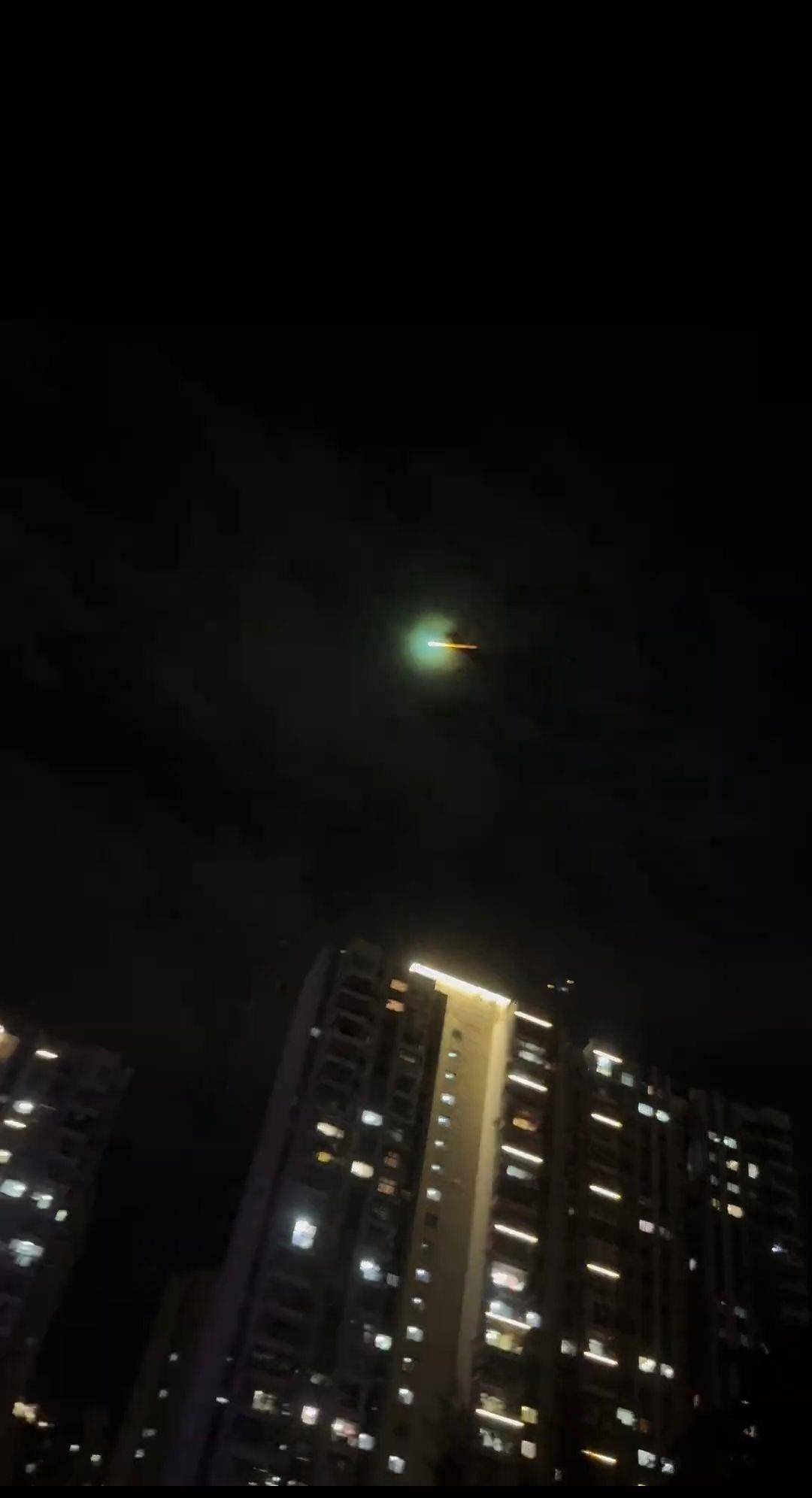 福建多地夜空现不明飞行物？目击者称速度极快放蓝绿色光芒<strong></p>
<p>以太坊挖矿机</strong>，专家回应
