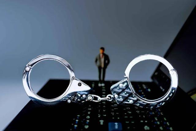 员工一年受贿9000多万<strong></p>
<p>以太坊走势</strong>，互联网大厂如何反腐？