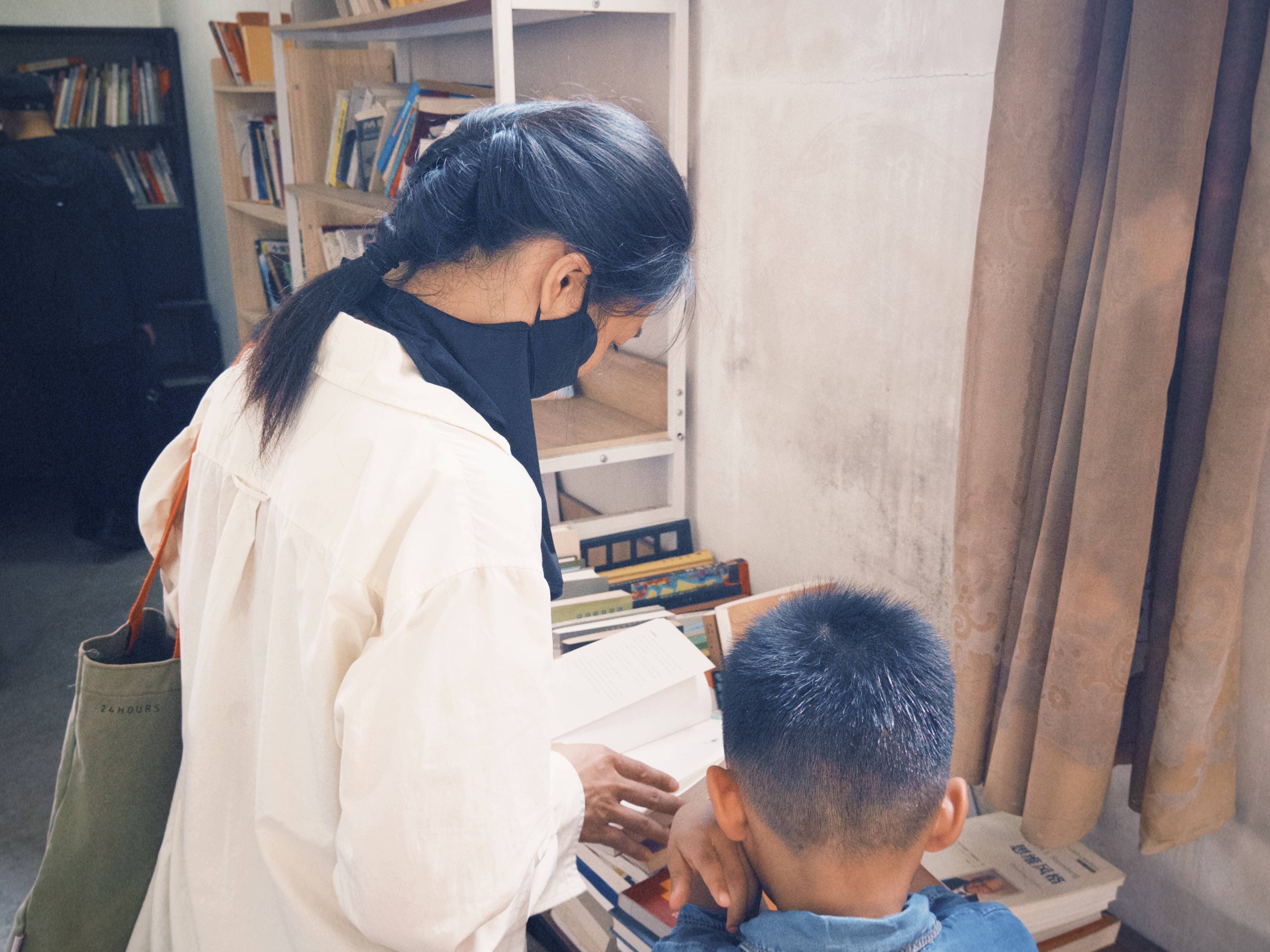 七旬母亲卖掉儿子3万斤藏书 称读书害了<strong></p>
<p>以太坊走势</strong>他