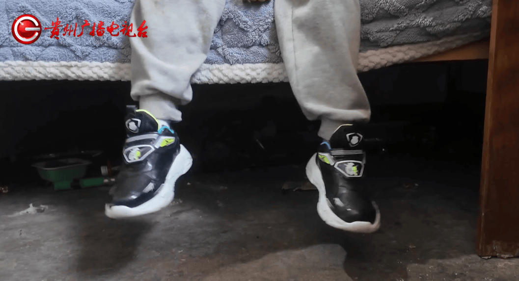 心酸!12岁男孩“独居”贵阳一安置房内<strong></p>
<p>以太坊走势</strong>,父亲回应:迫于无奈,因为……