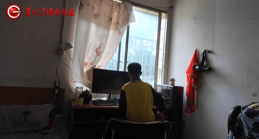 心酸!12岁男孩“独居”贵阳一安置房内<strong></p>
<p>以太坊走势</strong>,父亲回应:迫于无奈,因为……
