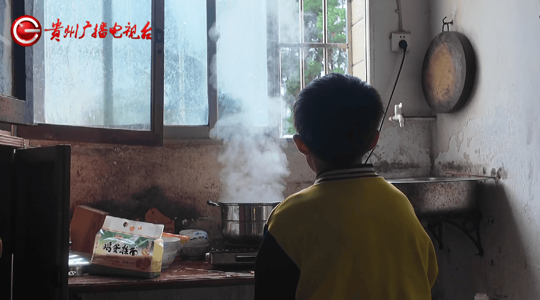 心酸!12岁男孩“独居”贵阳一安置房内<strong></p>
<p>以太坊走势</strong>,父亲回应:迫于无奈,因为……