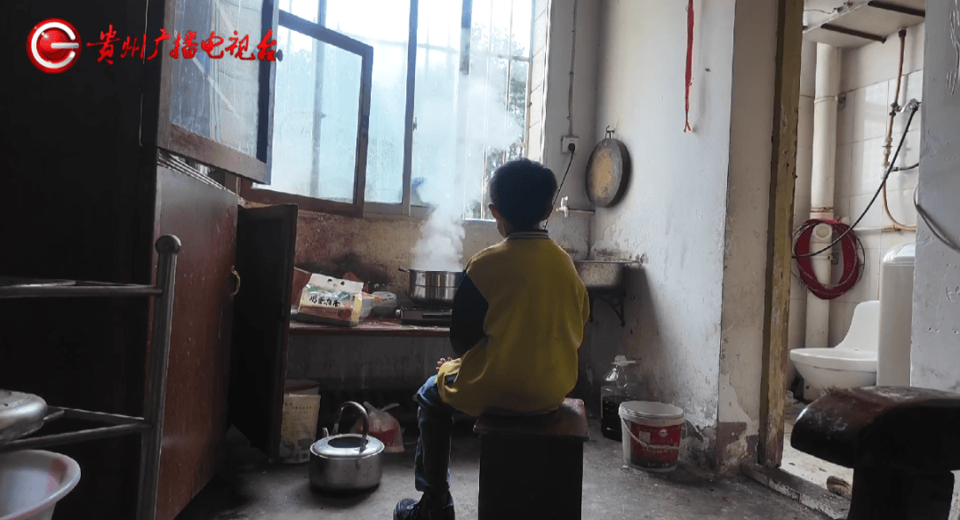 心酸!12岁男孩“独居”贵阳一安置房内<strong></p>
<p>以太坊走势</strong>,父亲回应:迫于无奈,因为……