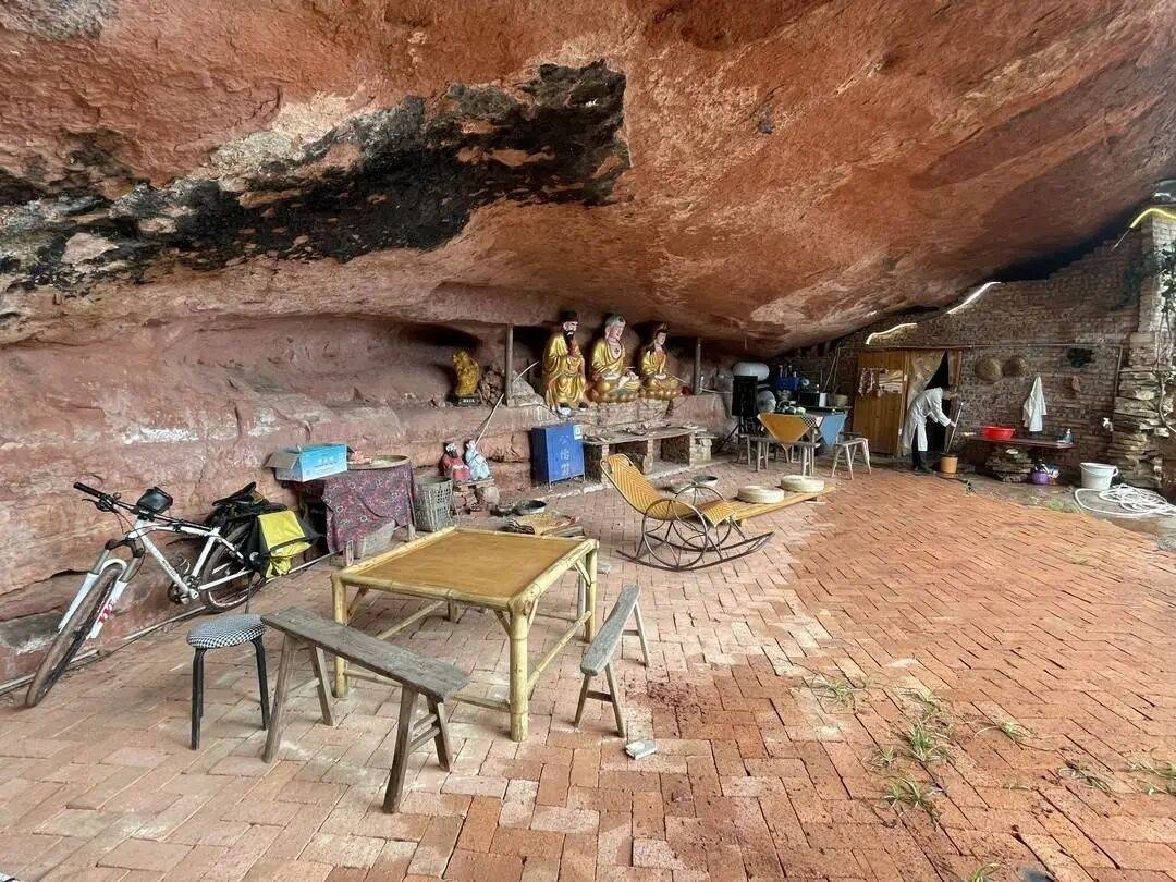 35岁男子欠债35万崖下洞居5年<strong></p>
<p>以太坊走势</strong>，水电气三通，月花数百，负责人称无规定明确禁止此行为