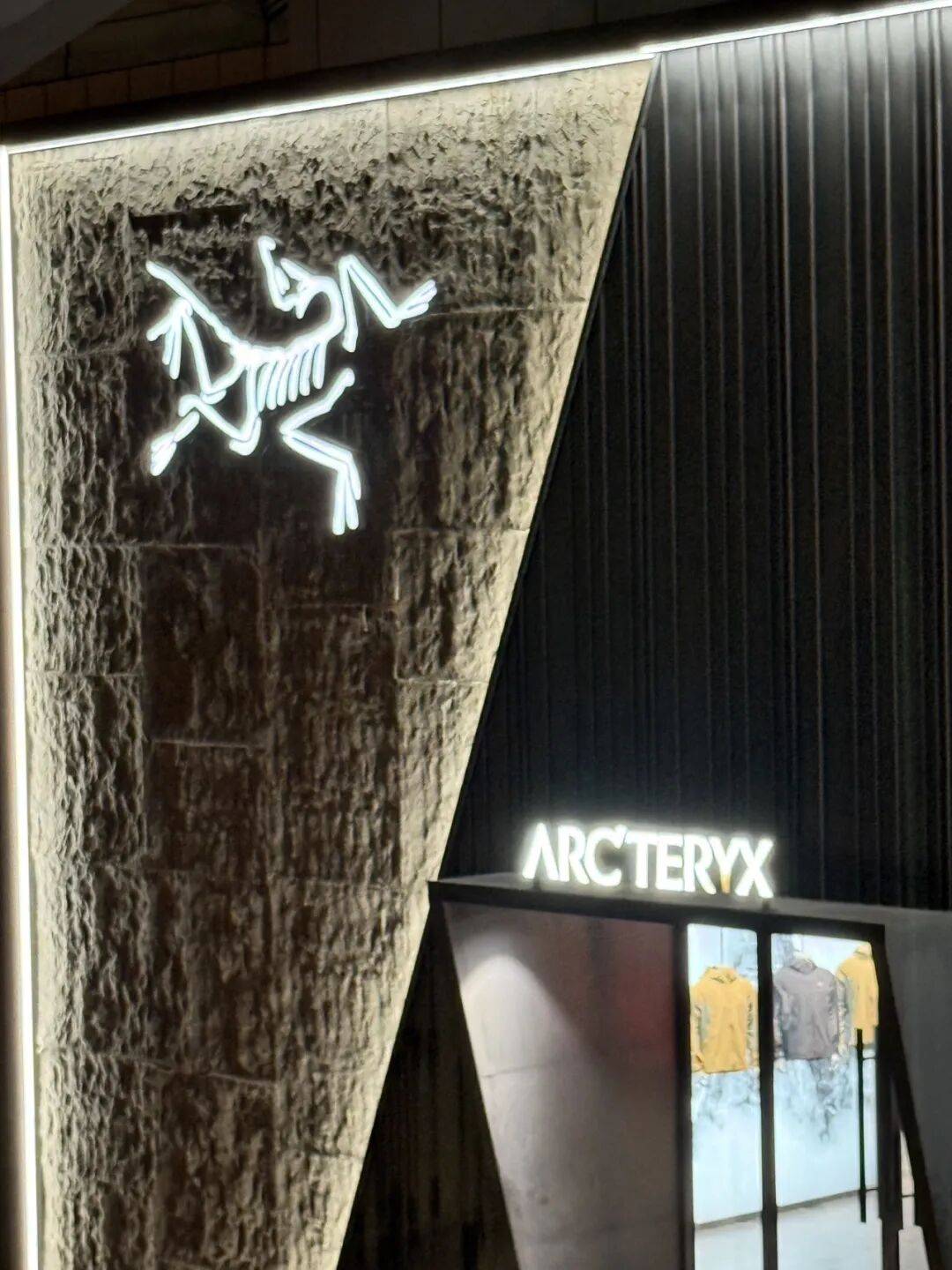 消费者开始退货<strong></p>
<p>以太坊钱包地址</strong>！始祖鸟又被曝海内外道歉内容不一致