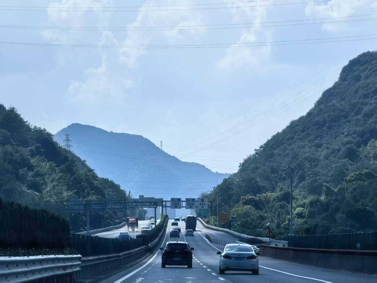 全杭州的娃都出动了？这是刚刚的火车东站<strong></p>
<p>以太坊贸易</strong>！秋假大军即将席卷全国