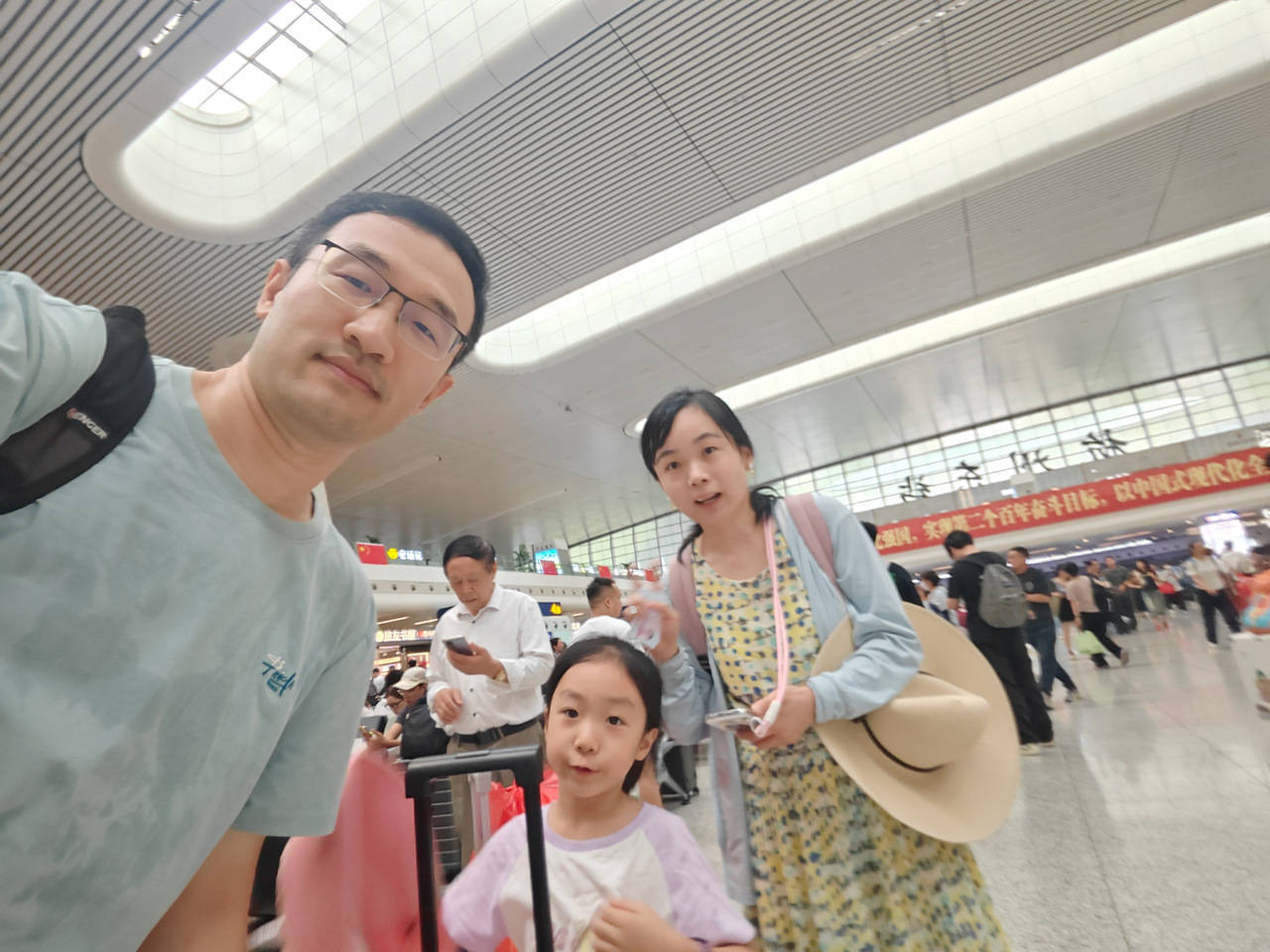 全杭州的娃都出动了？这是刚刚的火车东站<strong></p>
<p>以太坊贸易</strong>！秋假大军即将席卷全国