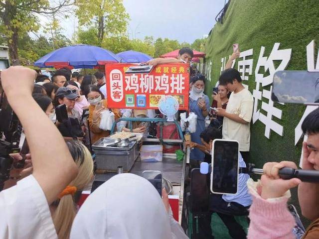 被流量砸中的“鸡排哥”：炸到中暑<strong></p>
<p>以太坊贸易</strong>，每天睡三四个小时，怕辜负顾客不舍得休息