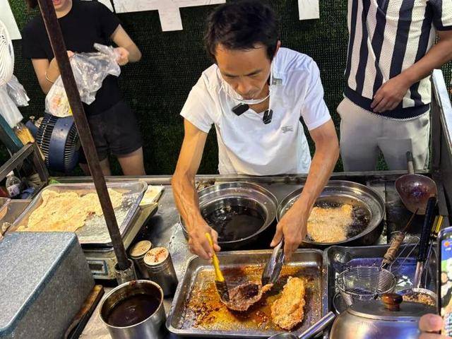 被流量砸中的“鸡排哥”：炸到中暑<strong></p>
<p>以太坊贸易</strong>，每天睡三四个小时，怕辜负顾客不舍得休息