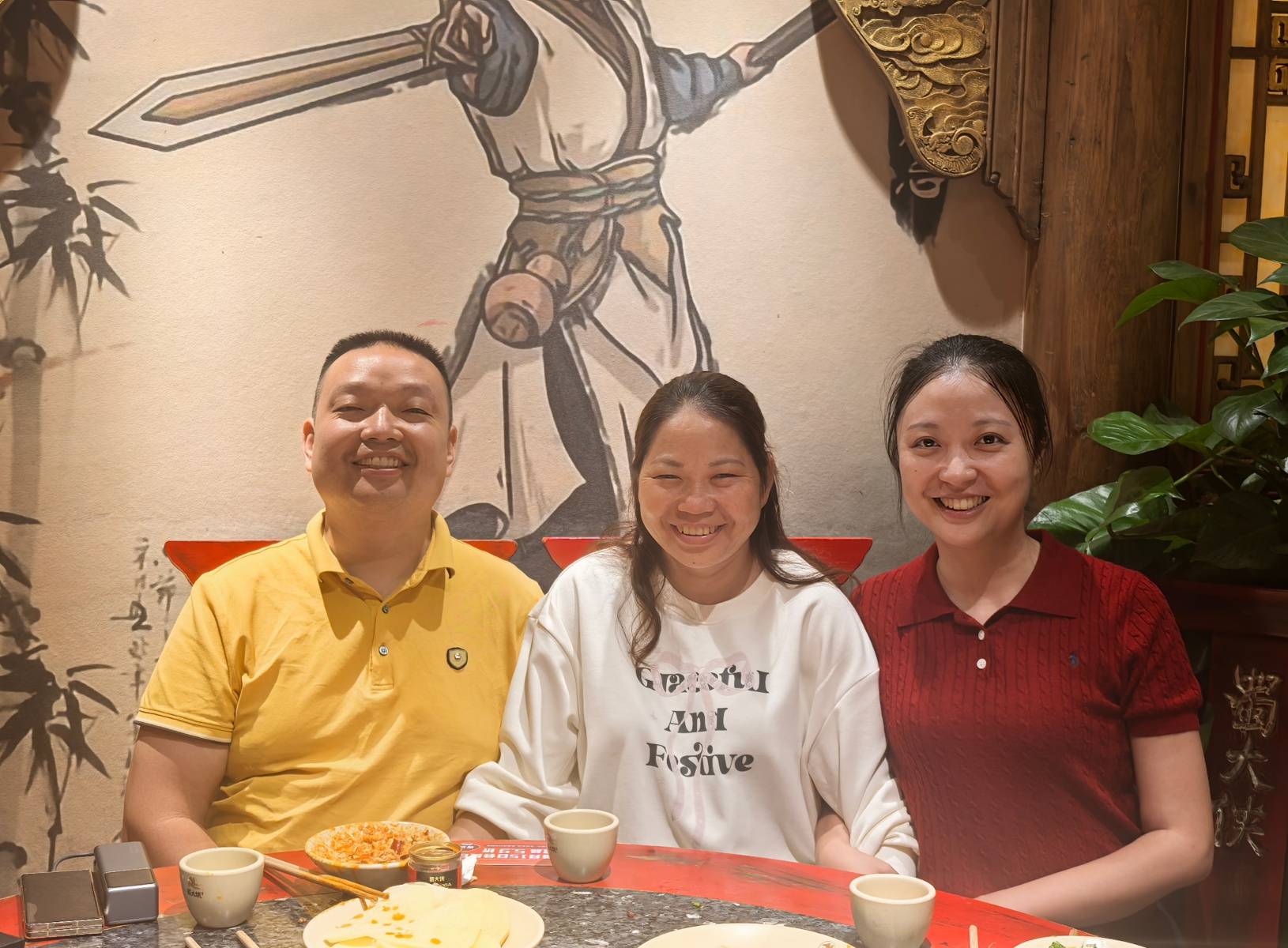 千万富翁与母亲相认团圆：曾被指是野孩子，现在要将妈妈带在身边