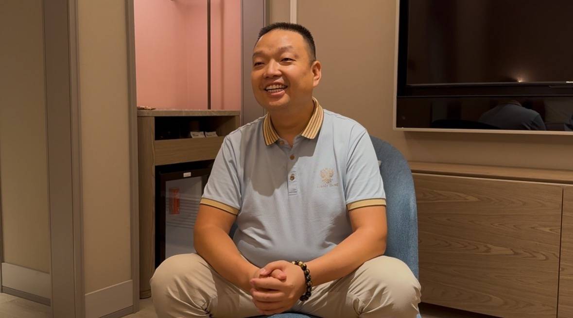 千万富翁与母亲相认团圆：曾被指是野孩子<strong></p>
<p>以太坊贸易</strong>，现在要将妈妈带在身边