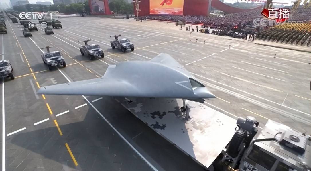 攻击-21正式登场：076与福建舰联手，开启电磁弹射无人机时代