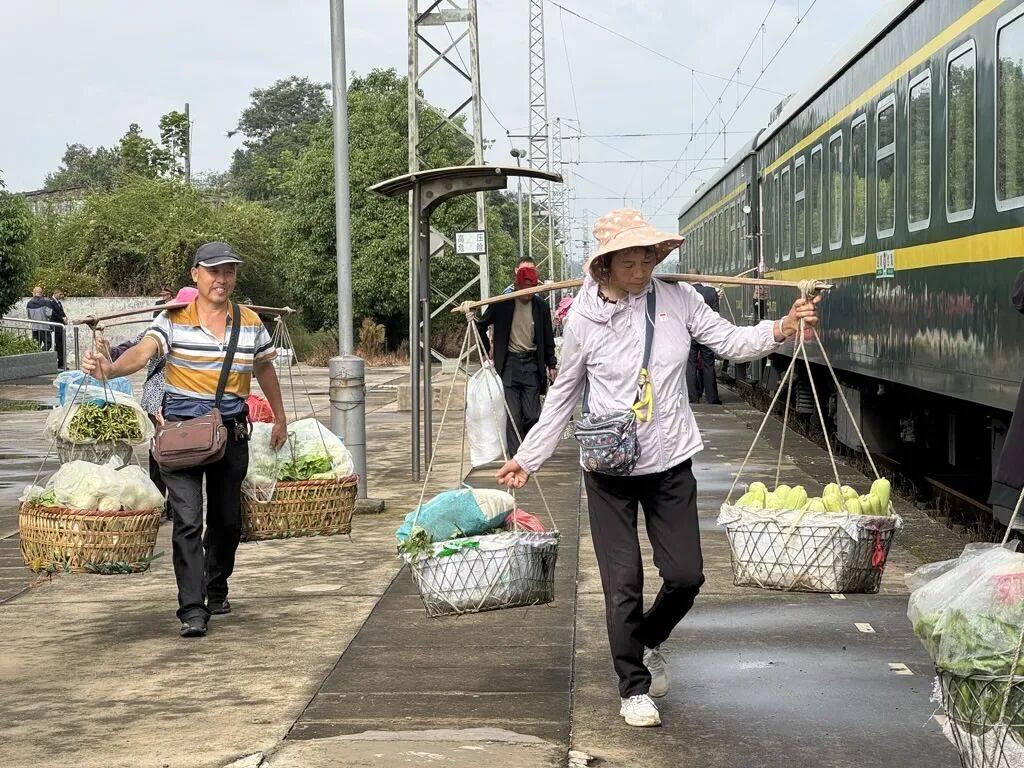 纸质火车票退场<strong></p>
<p>ico以太坊</strong>,每道折痕里都藏着远方、爱情与山河记忆