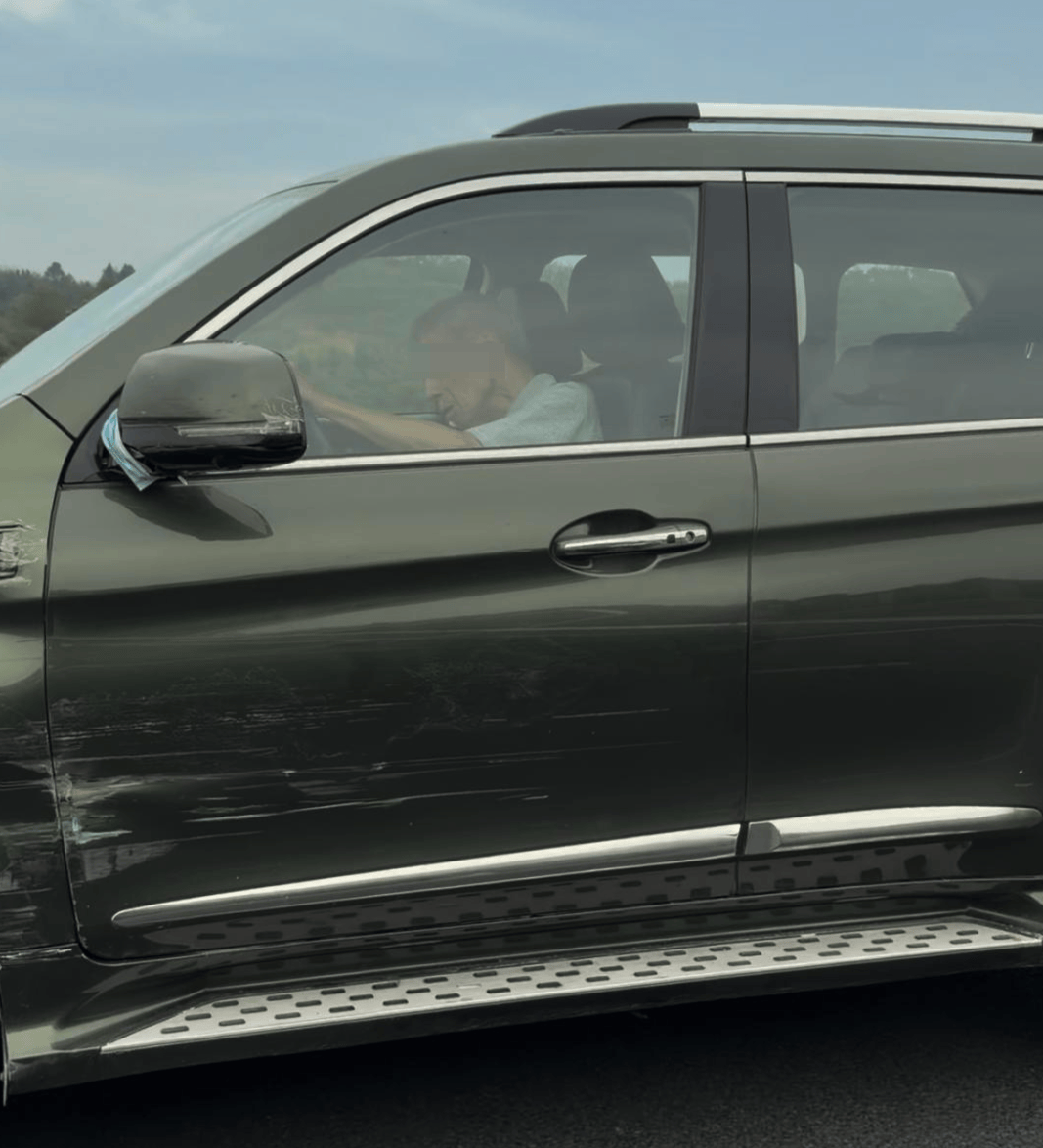 “司机像没意识了一样！”男子称SUV在高速上慢行、撞上石墩也不停<strong></p>
<p>以太坊交易平台</strong>，交警：司机目前无生命危险