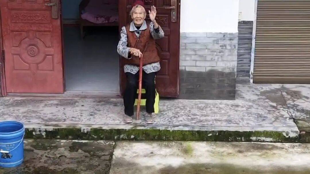 四川巴中男子宴席打包“坨子肉”<strong></p>
<p>矿机以太坊</strong>，用无人机“空投”给95岁外婆