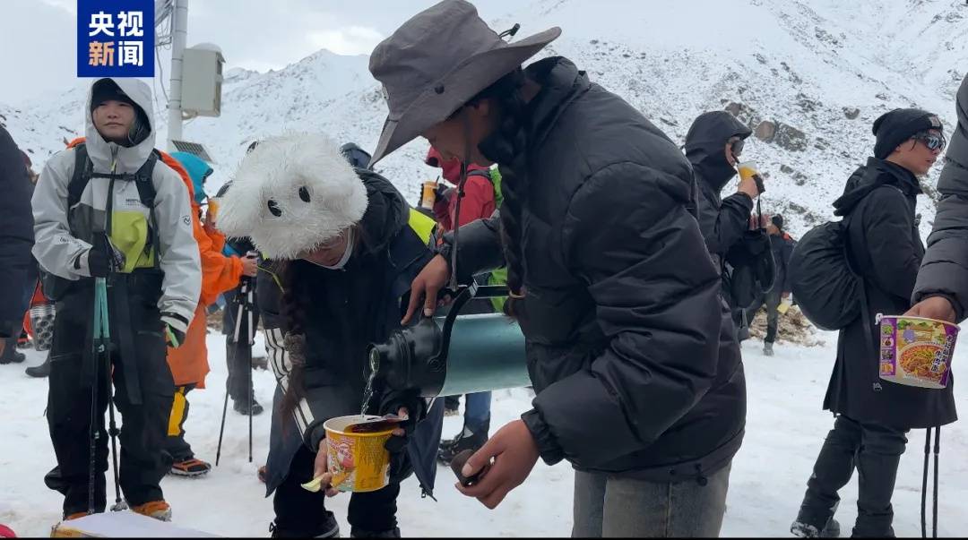 珠峰景区游客被困最新进展：已有350名游客获救<strong></p>
<p>矿机以太坊</strong>，其余200多名游客已全部取得联系