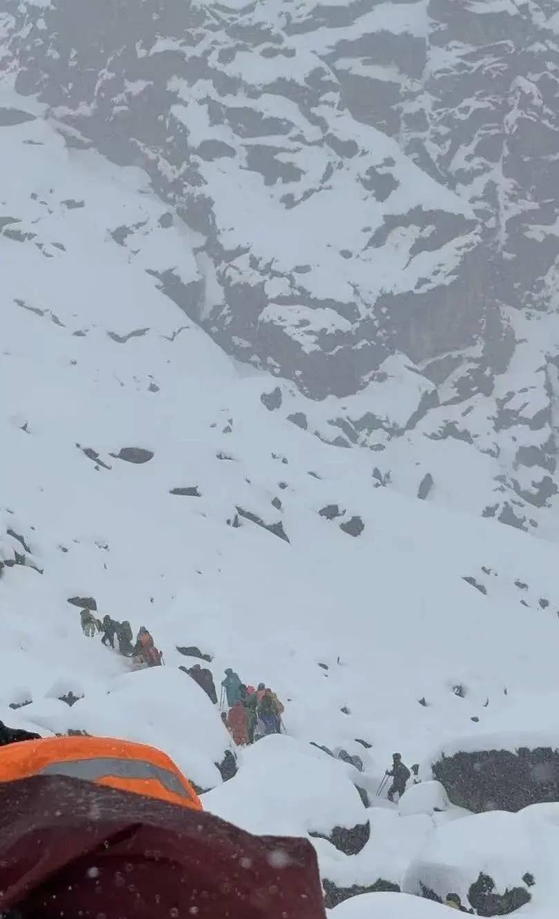 珠峰景区游客被困最新进展：已有350名游客获救<strong></p>
<p>矿机以太坊</strong>，其余200多名游客已全部取得联系