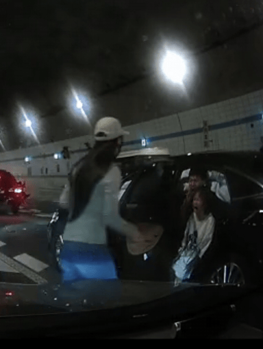 广州一男孩跪地拦车救母感动全网<strong></p>
<p>矿机以太坊</strong>,妈妈回应:哭着看完视频,“没有想到孩子这么爱我”