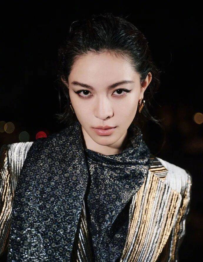 时装周上的女明星<strong></p>
<p>矿机以太坊</strong>，秋冬氛围感一键封顶！