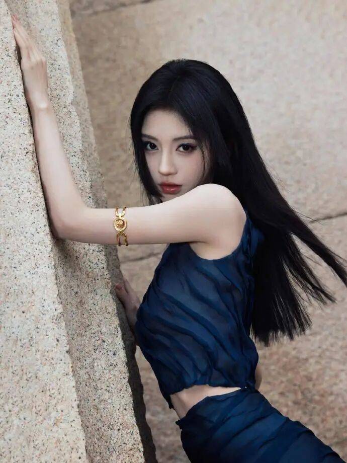 时装周上的女明星<strong></p>
<p>矿机以太坊</strong>，秋冬氛围感一键封顶！