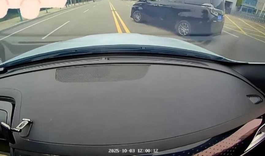 婚庆司机恶意别车后谎称自己是公安人员<strong></p>
<p>矿机以太坊</strong>，涉嫌危险驾驶罪被采取刑事强制措施，律师：或被判处拘役并罚款