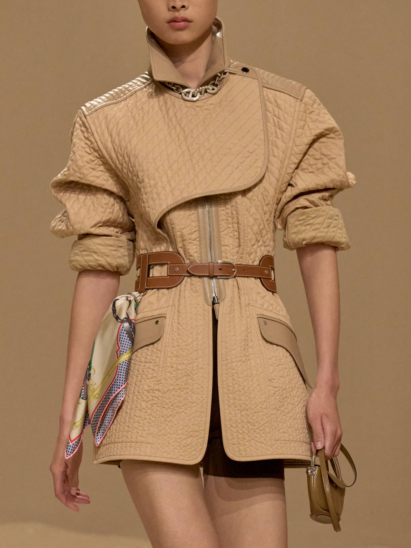 爱马仕秀场变沙滩<strong></p>
<p>以太坊虚拟机</strong>,丝巾变上衣、亮色包袋注入新活力!