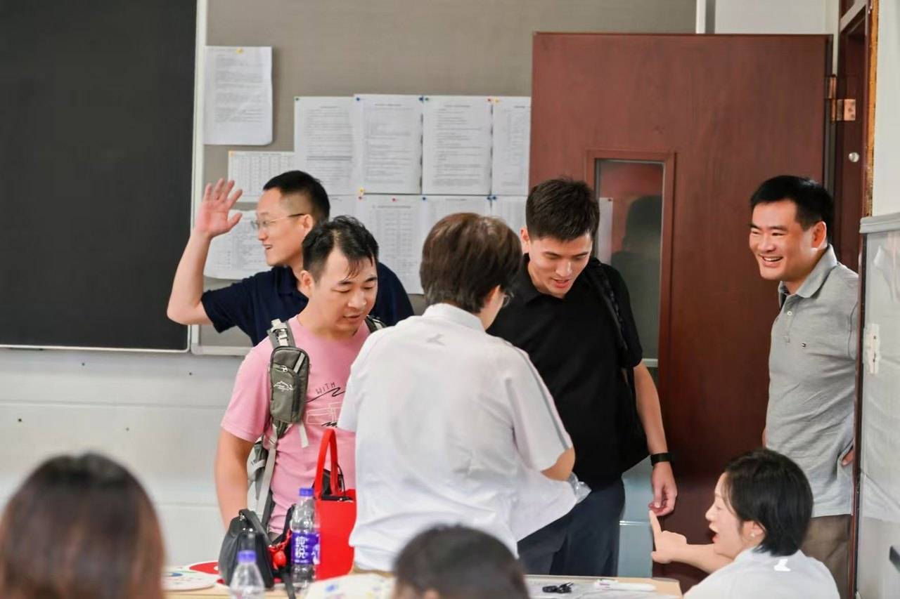 那个让老师骄傲的“调皮”班级!30年同学聚会<strong></p>
<p>以太坊投资</strong>,还伴有一封来自贵州的感谢信