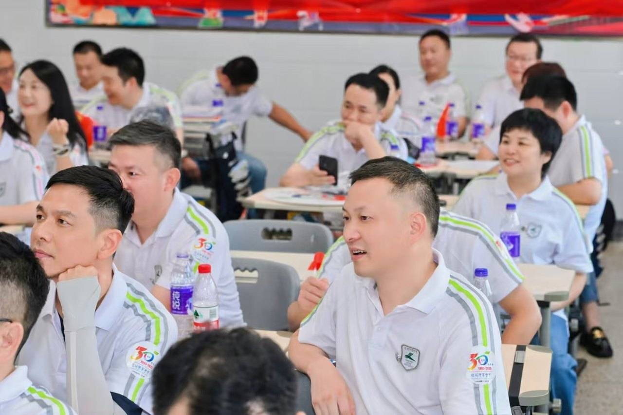 那个让老师骄傲的“调皮”班级!30年同学聚会<strong></p>
<p>以太坊投资</strong>,还伴有一封来自贵州的感谢信