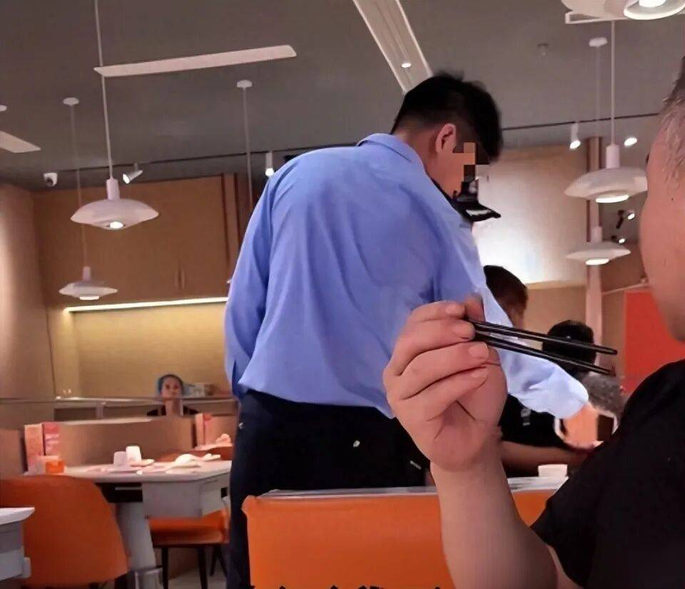 小伙和女友餐厅吃饭<strong></p>
<p>以太坊投资</strong>，被民警赶来戴铐带走；警方回应：其女友与一离家女孩“撞脸”，错抓已道歉