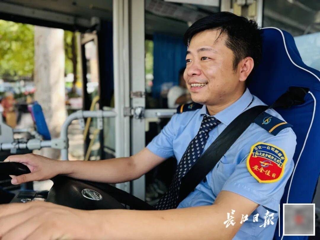 暴增10多倍！武汉这条公交突然火了<strong></p>
<p>以太坊社区</strong>，大批人赶来坐