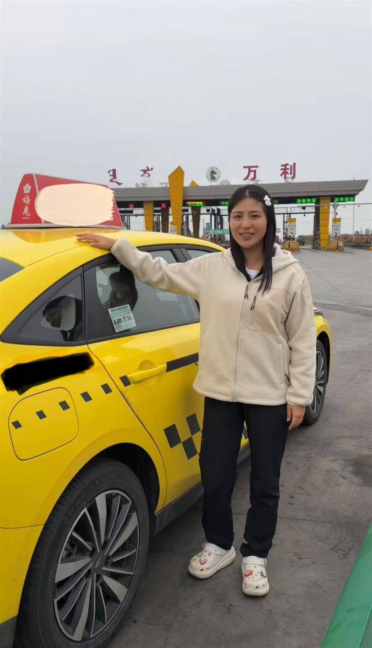 重庆女子乘“黄色法拉利”去内蒙古策马奔腾<strong></p>
<p>以太坊价格走势</strong>，当事人：拦了十多辆车才有司机接单，计价器爆表了