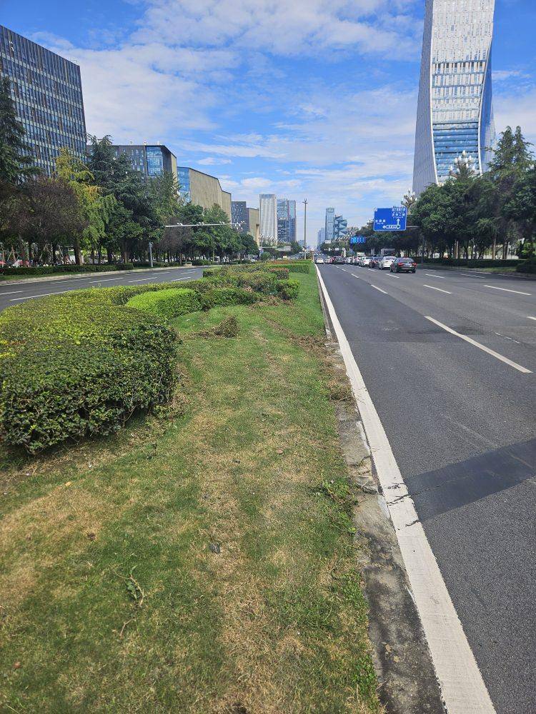 成都发生一起严重交通事故<strong></p>
<p>eth价格今日行情</strong>，上游新闻实地探访：燃烧留下的印记仍在