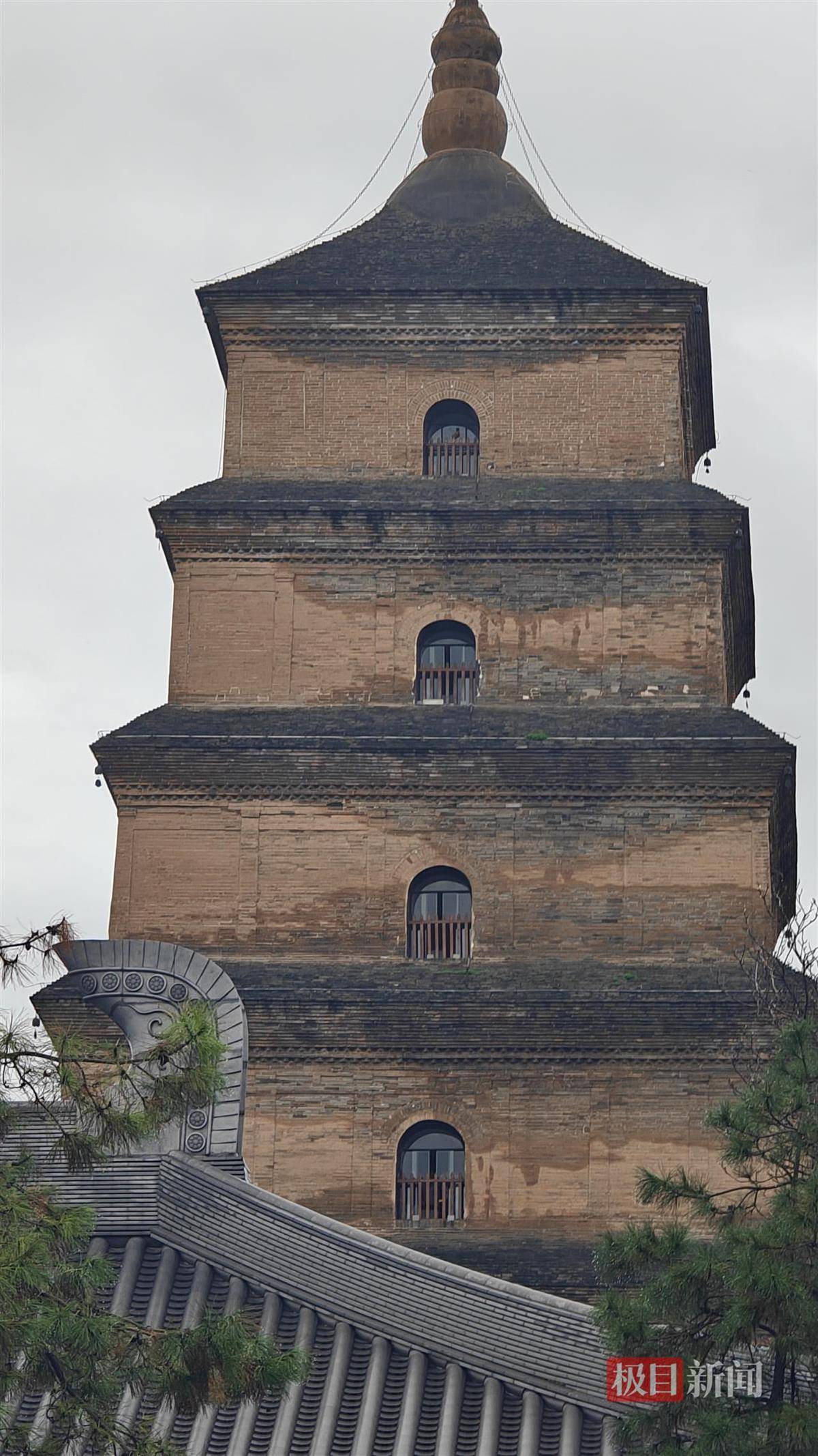 西安连续一个多月降雨遍地长蘑菇<strong></p>
<p>eth价格今日行情</strong>，大雁塔受潮，城墙布满青苔，气象局解释成因