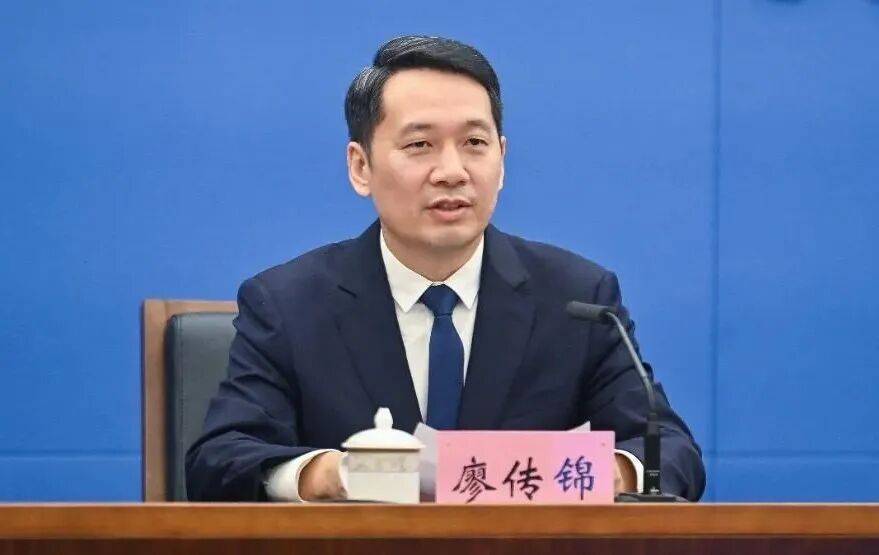 曾任共青团重庆市委书记<strong></p>
<p>Eth价格</strong>，廖传锦已任荣昌区政府党组书记