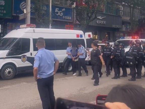 福泉一家珠宝店被盗<strong></p>
<p>Eth价格</strong>，涉事门店员工称偷盗者已被找到，警方回应