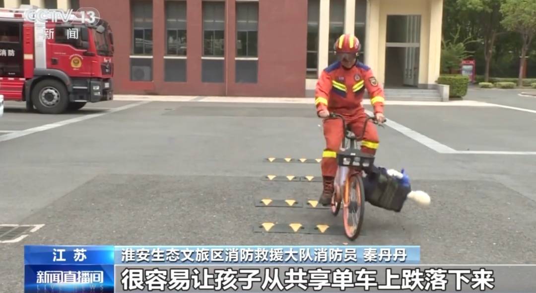 看着都疼<strong></p>
<p>挖eth</strong>！上海街头一男子突然求助：10岁女儿被死死卡住！这个行为太危险→