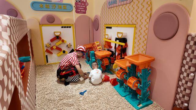 海底捞<strong></p>
<p>挖eth</strong>，和西贝“抢娃”