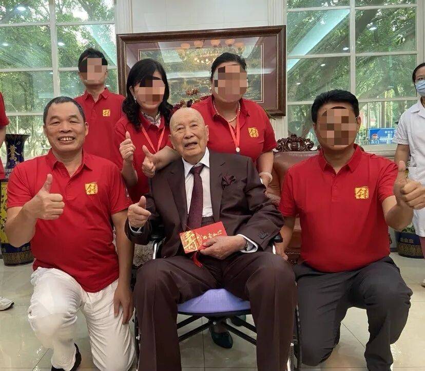 百岁院士声明“蹭合影”背后：双方交涉长达一年<strong></p>
<p>挖eth</strong>，均称付诸法律