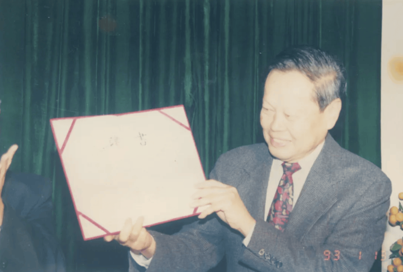 杨振宁为什么连续32年担任东莞理工学院名誉校长<strong></p>
<p>eth挖矿</strong>？