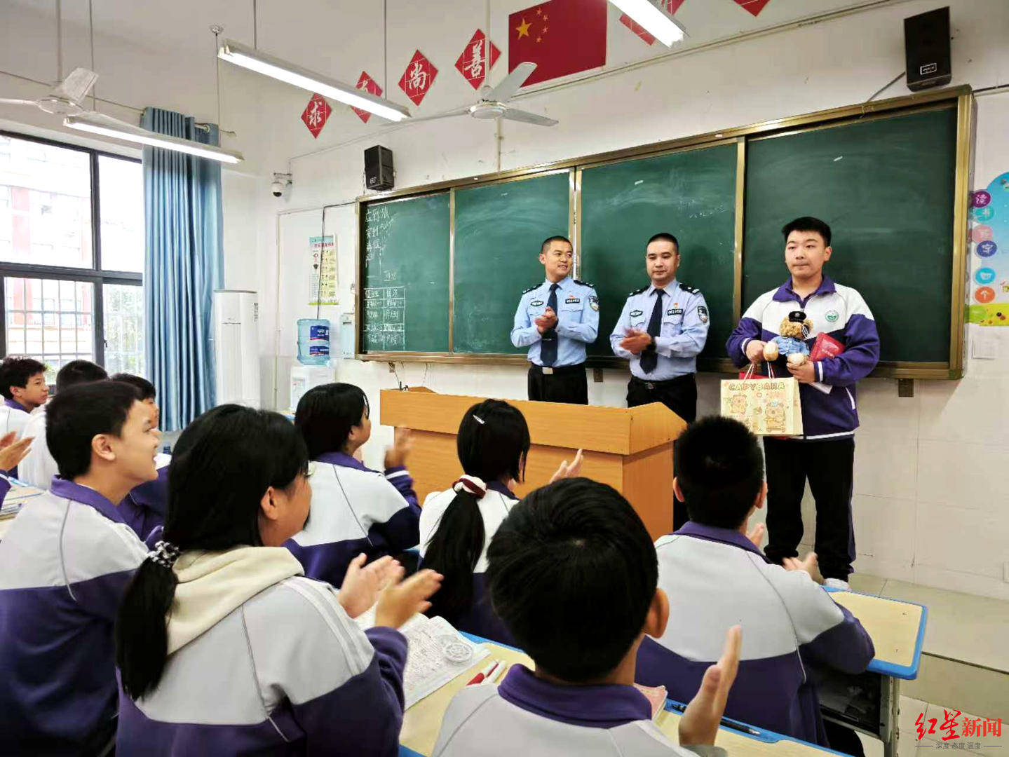 初二男生捡到1.4万余元现金<strong></p>
<p>eth算力</strong>，淡定拍视频后报警物归失主，民警送“奖”到校园