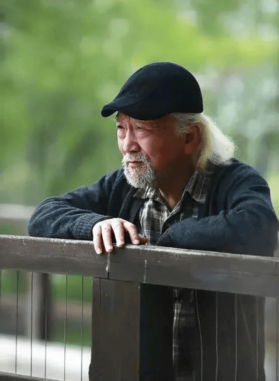 考古｜曝78岁李保田近况！找人维修窗户喝10元桶装水<strong></p>
<p>eth算力</strong>，生活超朴素！