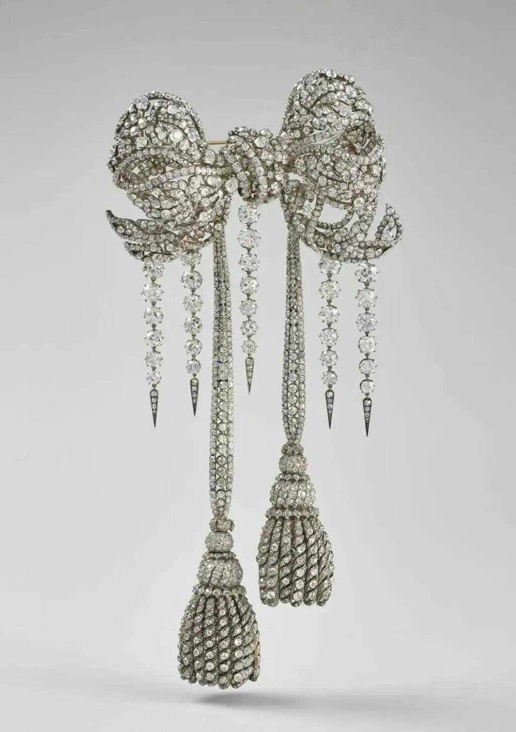 卢浮宫被盗的珠宝中<strong></p>
<p>eth算力</strong>，有拿破仑送给妻子的爱情信物